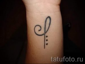простые татуировки для девушек - фото готовой татуировки 02092016 10376 tatufoto.ru
