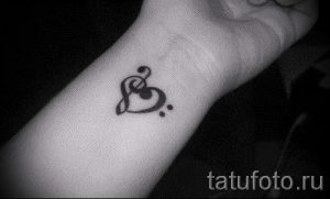 простые татуировки для девушек - фото готовой татуировки 02092016 1367 tatufoto.ru