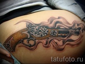 тату в виде пистолета - фото готовой татуировки 01092016 3072 tatufoto.ru