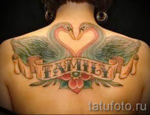 tatu-dva-lebedya-foto-primer-gotovoj-tatuirovki-8045-tatufoto-ru