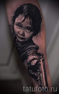 тату девочка с пистолетом - фото готовой татуировки 01092016 6080 tatufoto.ru