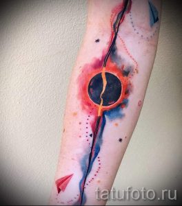 тату космос акварель - фото готовой татуировки 17108 tatufoto.ru