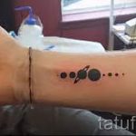 тату космос минимализм - фото готовой татуировки 1116 tatufoto.ru