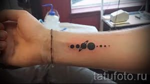 тату космос минимализм - фото готовой татуировки 1116 tatufoto.ru