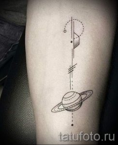 тату космос минимализм - фото готовой татуировки 16131 tatufoto.ru