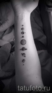 тату космос минимализм - фото готовой татуировки 5120 tatufoto.ru