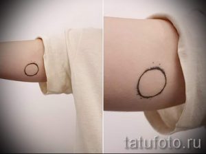 тату космос минимализм - фото готовой татуировки 6121 tatufoto.ru