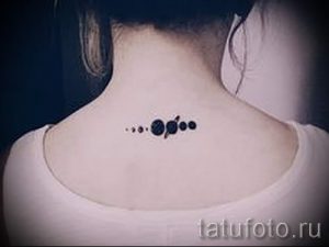 тату космос минимализм - фото готовой татуировки 7122 tatufoto.ru