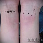 тату космос на запястье - фото готовой татуировки 1134 tatufoto.ru