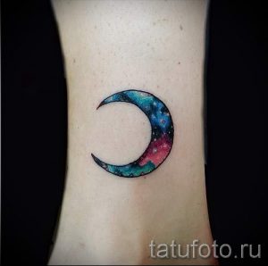 тату космос на запястье - фото готовой татуировки 4137 tatufoto.ru