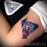 тату космос треугольник - фото готовой татуировки 11199 tatufoto.ru