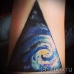 тату космос треугольник - фото готовой татуировки 12200 tatufoto.ru