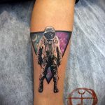 тату космос треугольник - фото готовой татуировки 14202 tatufoto.ru