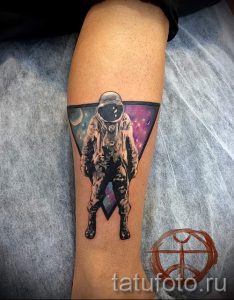 тату космос треугольник - фото готовой татуировки 14202 tatufoto.ru