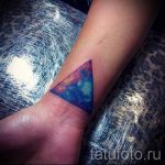 тату космос треугольник - фото готовой татуировки 22210 tatufoto.ru