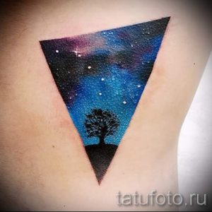 тату космос треугольник - фото готовой татуировки 23211 tatufoto.ru