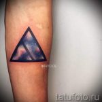 тату космос треугольник - фото готовой татуировки 29216 tatufoto.ru