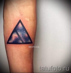 тату космос треугольник - фото готовой татуировки 29216 tatufoto.ru