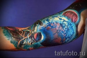 тату космос - фото готовой татуировки 32076 tatufoto.ru