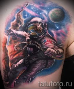 тату космос - фото готовой татуировки 35079 tatufoto.ru
