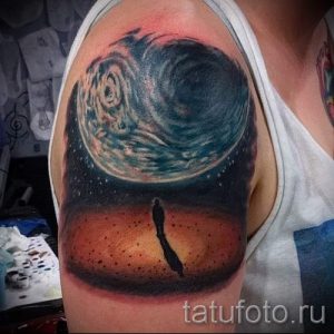 тату космос - фото готовой татуировки 43087 tatufoto.ru