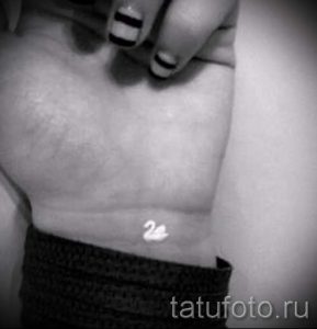 tatu-lebed-na-zapyaste-foto-primer-gotovoj-tatuirovki-7099-tatufoto-ru