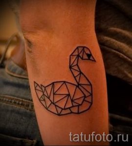 tatu-lebed-na-ruke-foto-primer-gotovoj-tatuirovki-11113-tatufoto-ru