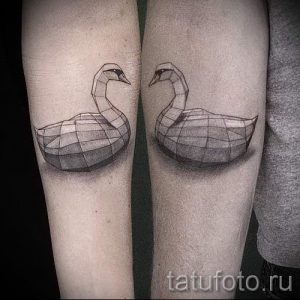 tatu-lebed-foto-primer-gotovoj-tatuirovki-23070-tatufoto-ru