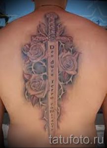tatu-na-pozvonochnike-risunok-vdol-primer-foto-001-tatufoto-ru