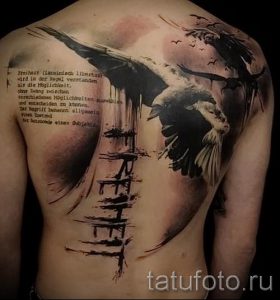 tatu-na-pozvonochnike-risunok-vdol-primer-foto-011-tatufoto-ru