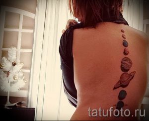 tatu-na-pozvonochnike-risunok-vdol-primer-foto-017-tatufoto-ru