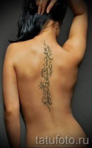tatu-na-pozvonochnike-risunok-vdol-primer-foto-041-tatufoto-ru