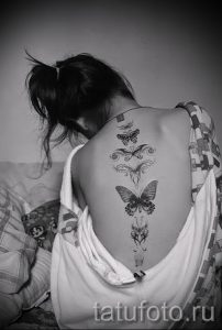 tatu-na-pozvonochnike-risunok-vdol-primer-foto-077-tatufoto-ru