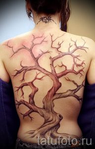 tatu-na-pozvonochnike-risunok-vdol-primer-foto-111-tatufoto-ru