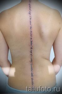 tatu-na-pozvonochnike-risunok-vdol-primer-foto-112-tatufoto-ru