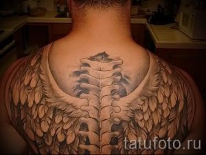 tatu-na-pozvonochnike-risunok-vdol-primer-foto-116-tatufoto-ru