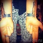 тату пистолет на запястье - фото готовой татуировки 01092016 1097 tatufoto.ru