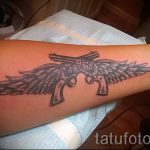 тату пистолет на запястье - фото готовой татуировки 01092016 4100 tatufoto.ru