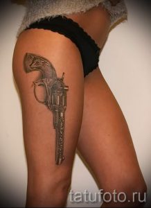 тату пистолет на ноге - фото готовой татуировки 01092016 7112 tatufoto.ru