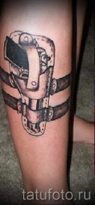тату пистолет на ноге - фото готовой татуировки 01092016 8113 tatufoto.ru
