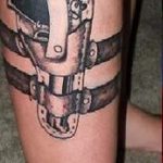 тату пистолет на ноге - фото готовой татуировки 01092016 8113 tatufoto.ru