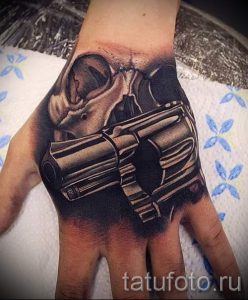 тату пистолет на руке - фото готовой татуировки 01092016 1125 tatufoto.ru