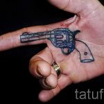 тату пистолет на руке - фото готовой татуировки 01092016 2126 tatufoto.ru