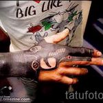 тату пистолет на руке - фото готовой татуировки 01092016 3127 tatufoto.ru