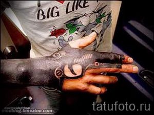 тату пистолет на руке - фото готовой татуировки 01092016 3127 tatufoto.ru