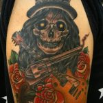 тату пистолет с розами - фото готовой татуировки 01092016 12145 tatufoto.ru