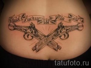 тату пистолет у девушек - фото готовой татуировки 01092016 10162 tatufoto.ru
