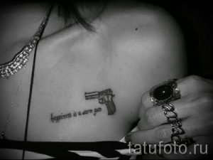 тату пистолет у девушек - фото готовой татуировки 01092016 11163 tatufoto.ru
