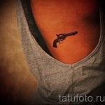 тату пистолет у девушек - фото готовой татуировки 01092016 3155 tatufoto.ru