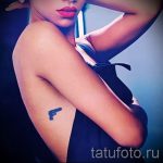 тату пистолет у девушек - фото готовой татуировки 01092016 5157 tatufoto.ru